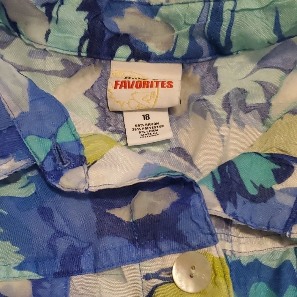 Ruby Rd Favorites Blue Multicolor Button Crop Top - image 4